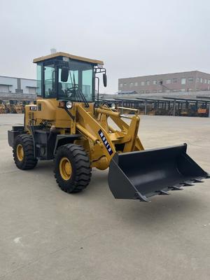 Potente cargador de cubos pequeños con una potencia nominal de 33 kW/2400 rpm y una distancia mínima de tierra de 267 mm