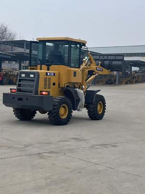 Potente cargador de cubos pequeños con una potencia nominal de 33 kW/2400 rpm y una distancia mínima de tierra de 267 mm